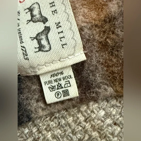 Vintage 100% Wool Plaid Scarf made in Ireland Browns and Tans - Picture 4 of 8